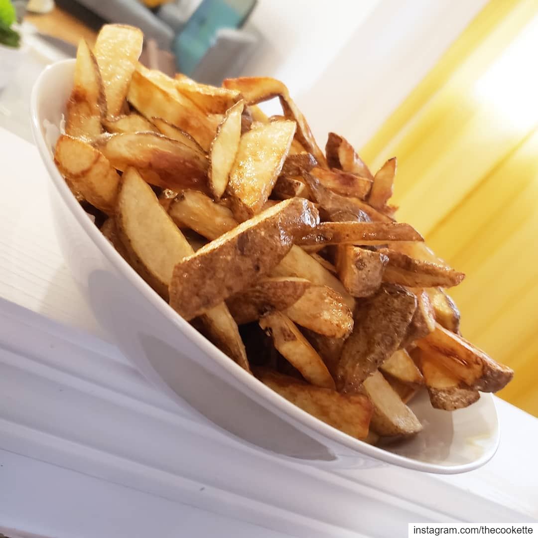 Frites Maison🌸 -Wash 4-5 russet potatoes with a brush or a sponge-Cut... (Greater Montreal)