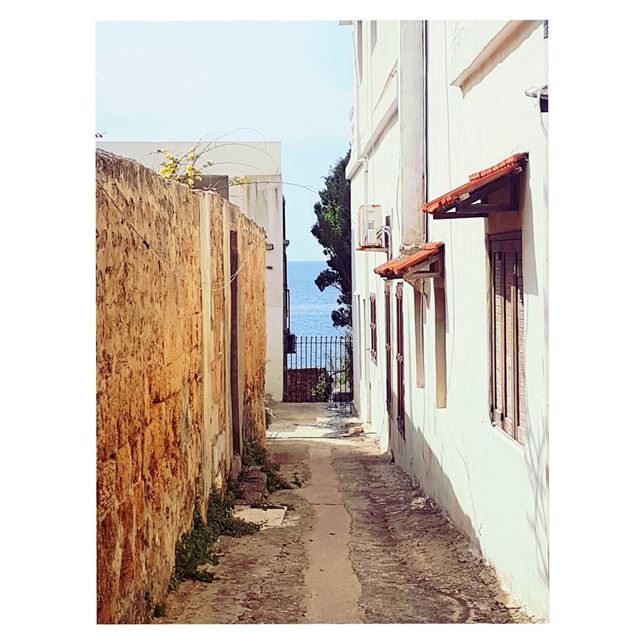 From a narrow old street u can still see wonders🤞--- TakeMeTo ... (Batroûn)