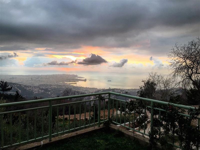 From Bhersaf...Hello Beirut ! Sunset @ 5:32 PM 🌤 From Bhersaf...Hello... (Bhersâf, Mont-Liban, Lebanon)