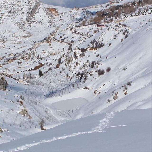  frozenpool  valley  laqlouq  snow  lovelyplace  lebanontimes  naturelover... (Laklouk)