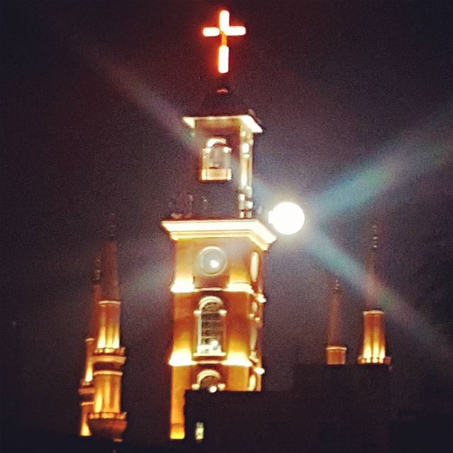 Full moon ig_respect  ig_lebanon  wearelebanon  watsuplebanon  lebanons ... (Downtown Beirut)