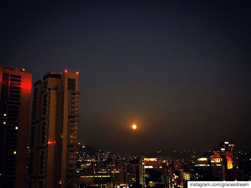  FullMoon over  Beirut 🌝🌖🌗🌘🌚🌒🌓🌔..... City  Cityscape  Moon ... (Beirut, Lebanon)