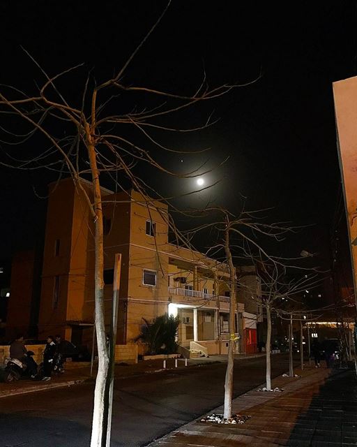  fullmoon 🌕We are just looking for that once in a blue moon, everyday... (Sur, Al Janub, Lebanon)