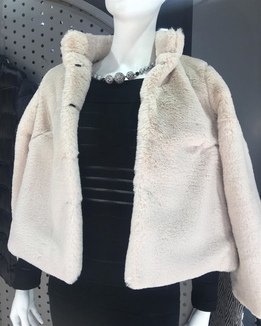 Fur jacket very soft on SaleDailySketchLook 225 shopping  italian ... (Er Râbié, Mont-Liban, Lebanon)