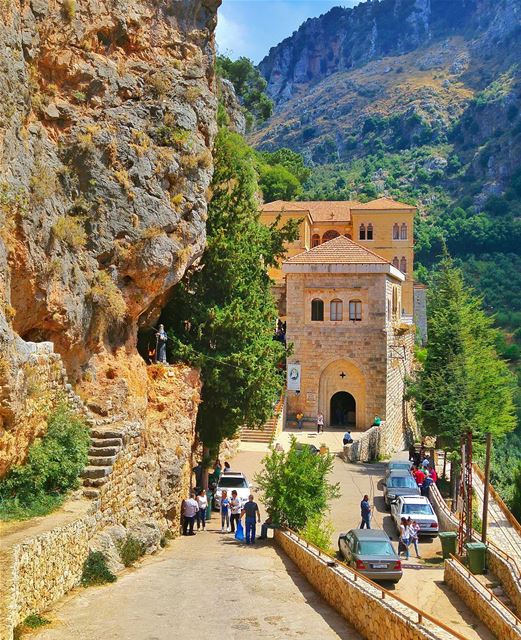 Gd morning dear friends 🙏 lebanon  nature  naturelovers  natureporn ... (دير مار انطونيس قزحيا وادي القدسين)
