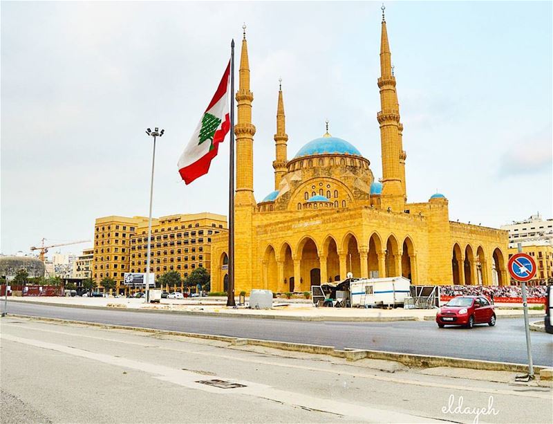 Gdmorning lebanon  morningwalk  morningpost  mosque  downtownbeirut  flag... (Beirut Down Town)