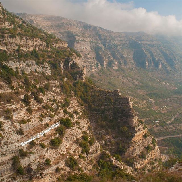 Geology, stratification and cliffs in the highlands of Akoura. A “fresh”... (Majdel el-Aqoura)