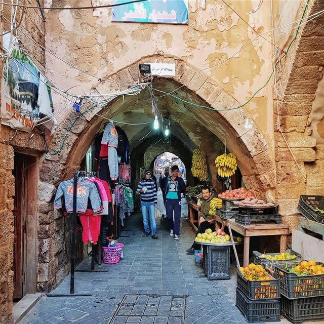 Getting lost on the streets of Saida's old souk 🍌⠀⠀Символ арабского детс (Saïda, Al Janub, Lebanon)