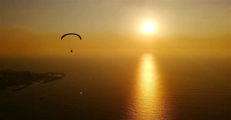 Glide your way to the sunset 🌅📷 @paraglidingclubthermique ... (Harîssa, Mont-Liban, Lebanon)