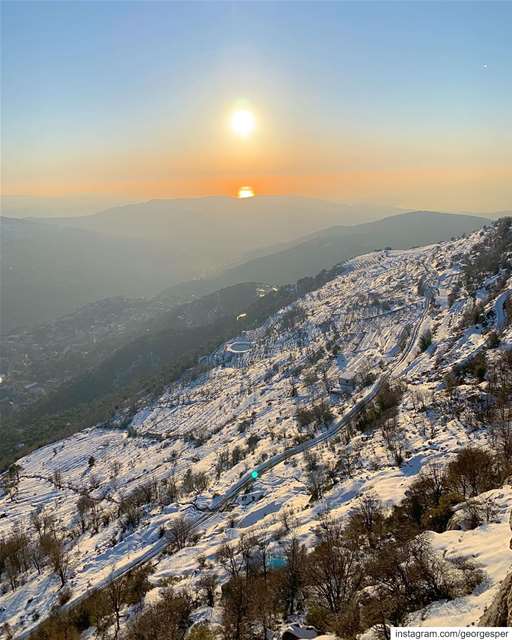 Golden Hour ✨ Baskinta Mountains Lebanon 🇱🇧..... livelovebeirut ... (Baskinta, Lebanon)