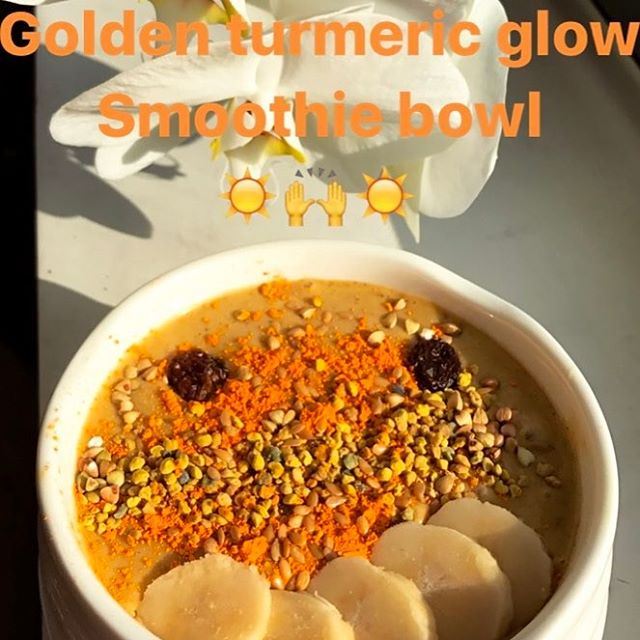 Golden Turmeric Glow smoothie bowl Very excited to be doing a RAW ,VEGAN,... (U Energy Beirut)