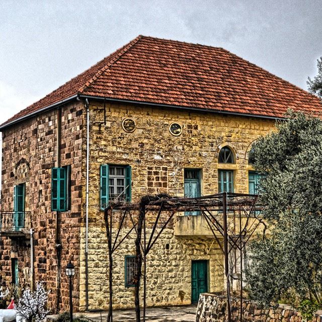 Good evening all 🙌Traditional Lebanese house 🌟 🌟! Wintry day in...