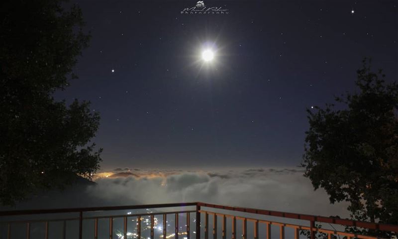 Good evening 🌚 • • •  chouf  shoufreserve  lebanon  beirut ... (Balcony View)