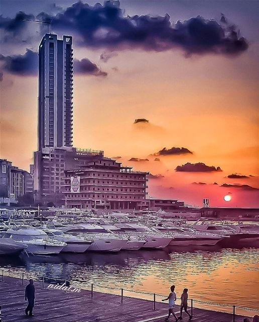 Good evening dear followers with this amazing photo from  zaytounabay  ... (Zaitunay Bay)
