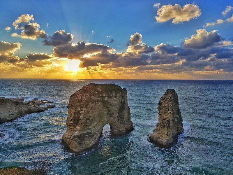 Good evening dear followers with this amazing  view from  rawshe  beirut ...