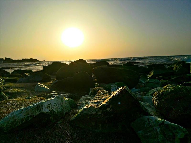 Good evening dear followers with this amazing viewPhoto taken by @places. (Soûr, Al Janub, Lebanon)