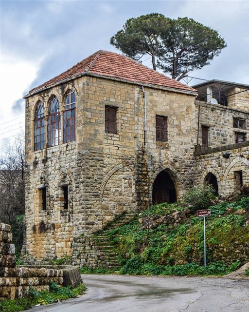 .Good evening dear friends from Salima ! A superb traditional house!  ... (Salima, Mont-Liban, Lebanon)