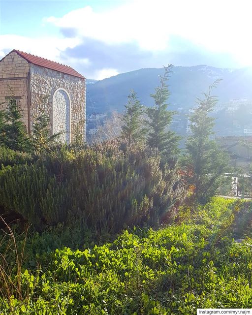 Good morning 2019! 🎉💚❤ ......... newyear  newyearday ... (Bâroûk, Mont-Liban, Lebanon)