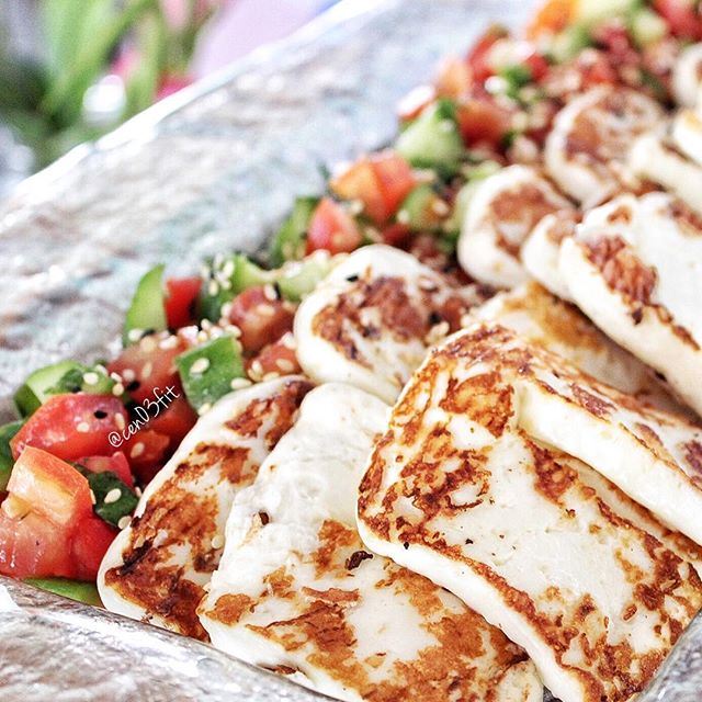 Good morning foodies ❤️☀️ Grilled Halloumi with veggies - the perfect start to a healthy week 🍴  (Casper & Gambini's - Hamra)