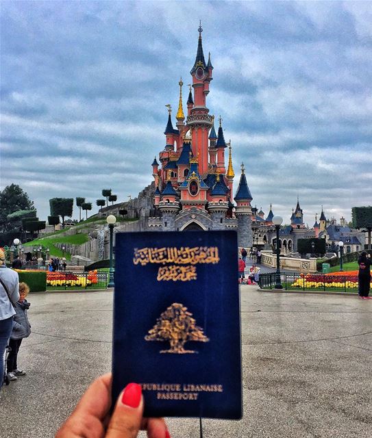 Good morning from Disneyland! ❤️💚❤️ ... (Disney Land Paris)