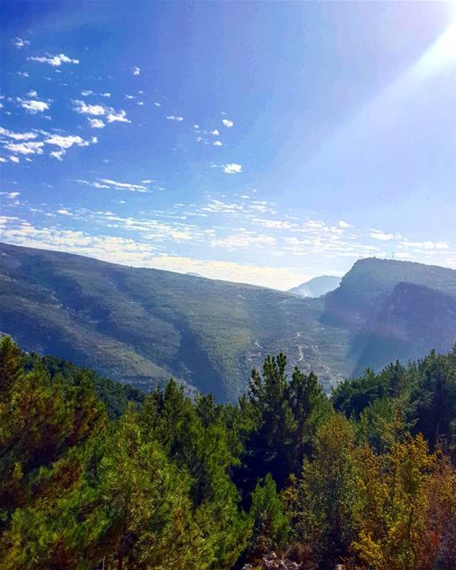 Good morning from the beautiful mountains of the North 💚💙 ..........