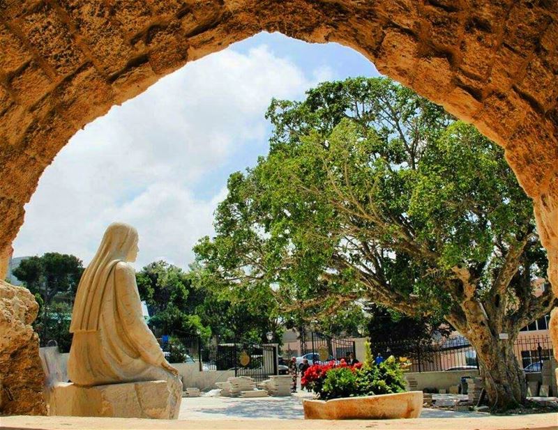 Good morning igers 💛🌼Never be afraid of loving the Blessed virgin too... (Maghdoûché, Liban-Sud, Lebanon)