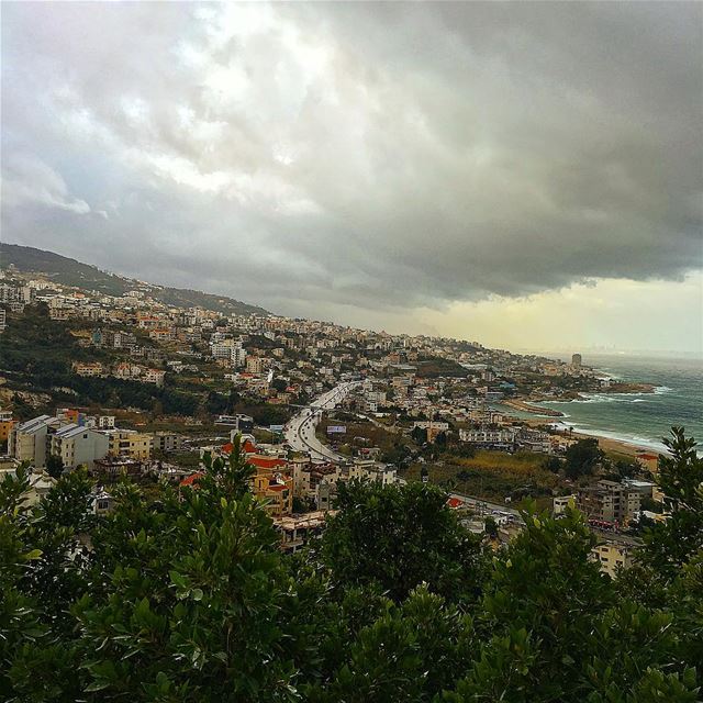 " Good Morning Igers..." whatsuplebanon wearelebanon mycitybeirut... (Naher Brahim)