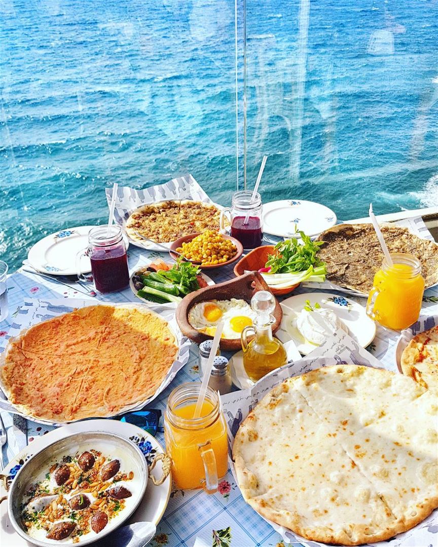 Good morning Lebanon, hope everyone is having a wonderful Sunday! 💙💚💛💜... (Al Falamanki Raouche)