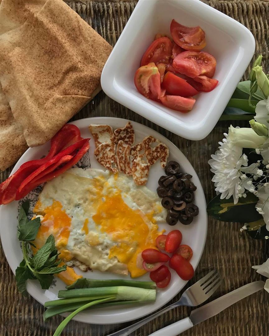 Good morning peeps 🌞 home made breakfast 🍳 🧀 🍅 have a wonderful Sunday... (Lebanon)