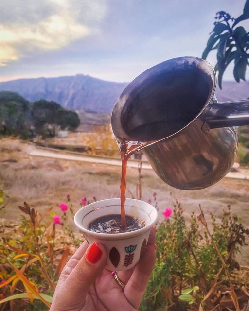 Good morning ❤️🌄💛 coffeetime before its starts raining 💜☔️💙... (El Qlaïaâ, Al Janub, Lebanon)