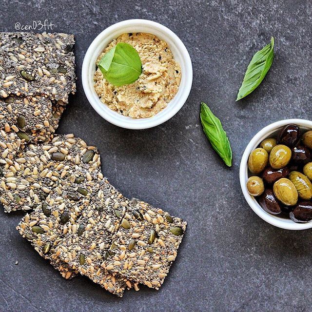 Good morning ☀️ In love with @super_healthy_homemade crackers 👍 My fave is Zaatar! The dip is almond cheese & olive oil + some olives on the side 🙌❤️ Have a great day everyone!