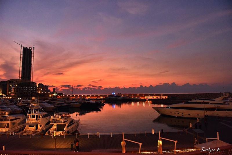 Good night lebanon 💫 goodnight  lebanon  peace  peaceful  peacfulplace ... (Zeitouna Bay, Beirut , Lebanon)