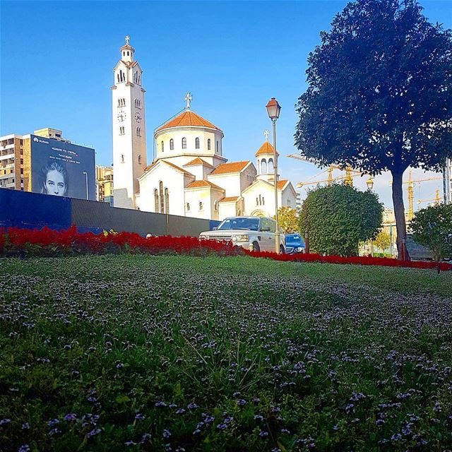 Goodmorning beirut from saifi with love❤❤❤ blessedsunday  grass  flowers ... (Saifi village)