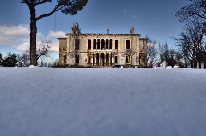 Greatness lives on the edge of destruction❄️ (Sawfar, Mont-Liban, Lebanon)