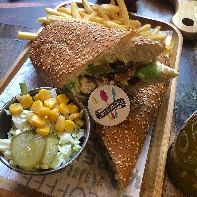 Green chicken sandwich is perfect for mondays 😍💁‍♀️😋  sa7se7  bnachii .... (Sa7Se7)