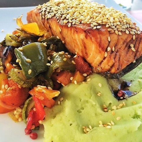 Grilled Organic Salmon with wasabi purée & veggies 😍❤️ Where are you celebrating Valenine's? 💏  (The Beazbee)