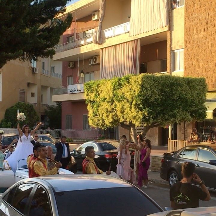  groom &  bride meeting half way😍 thisisawesome beautiful  wedding... (Maghdoûché, Liban-Sud, Lebanon)