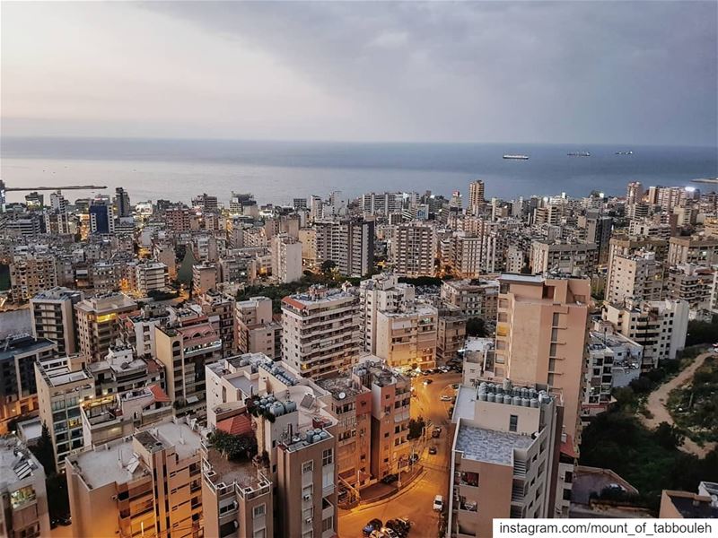 Grumpy days 🌩 Успокаивая ночью плачущего Рафаэля, я повредила свой и без т (Beirut, Lebanon)