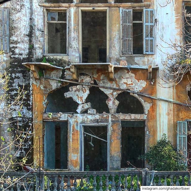 Gutted..... oldbuilding  abandoned  devastated  decay  ruleofthree ... (Beirut, Lebanon)