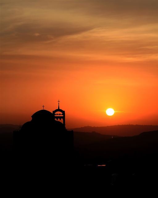 Há quem diga que o Líbano tem o por do sol mais bonito e abençoado do...