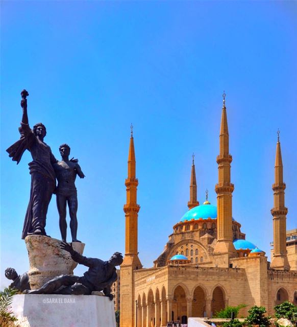 Happy Eid everyone! ❤️🌲❤️ (Martyrs' Square, Beirut)