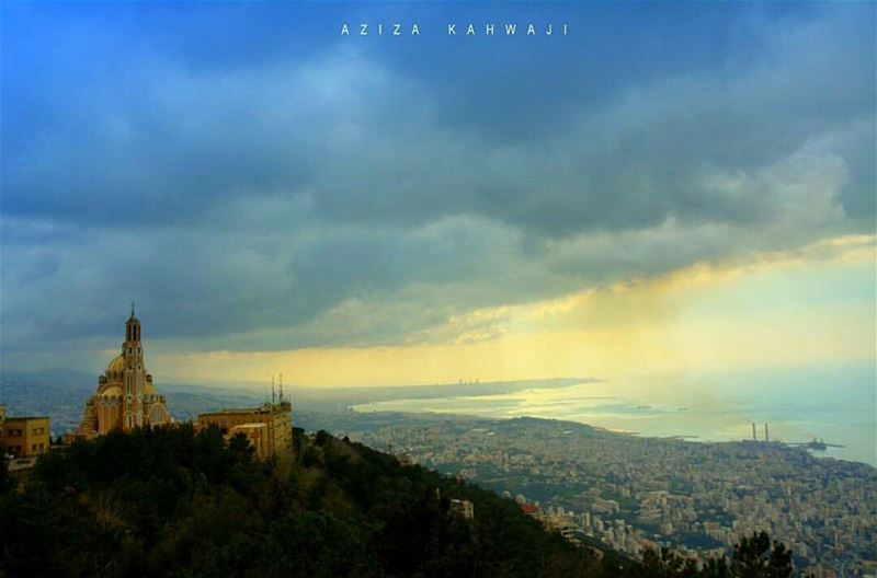 Happy evening everyone 💙 From jounieh by @azizakahwaji 😍💙😍💙😍💙😍💙 ...