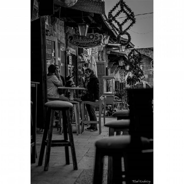 Happy hour bnw  pub  people  byblos  market  blackandwhite  drinking ...