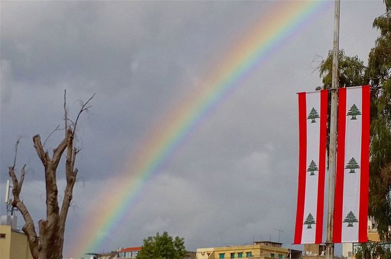 🇱🇧🇱🇧Happy independence day, hoping we will be more and more... (Baouchrîye, Mont-Liban, Lebanon)