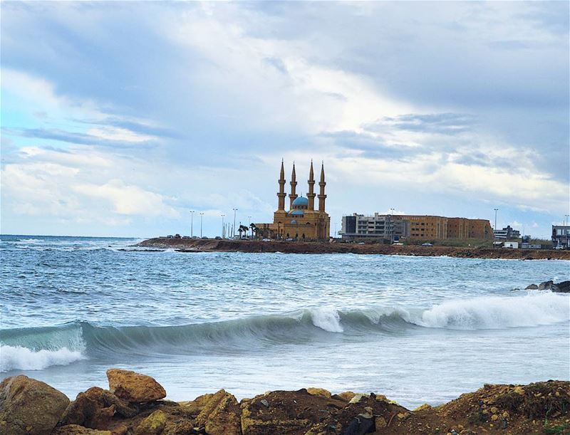 Happy new year🎉🎄🇱🇧 holiday  roadtrip  newyear  rainyday  wave  mosque... (Tripoli, Lebanon)