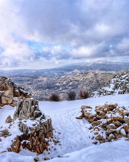 Happy Sunday everyone! Cheers from the Middle East ❄️ (Faraya, Mont-Liban, Lebanon)