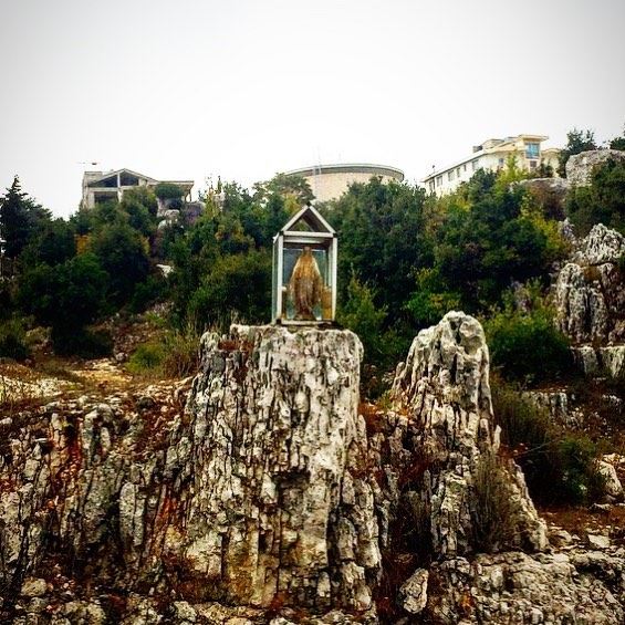 Happy Sunday 🍂🌳 sunday  autumn  season  virginmary  village  lebanon ... (Ghosta, Mont-Liban, Lebanon)