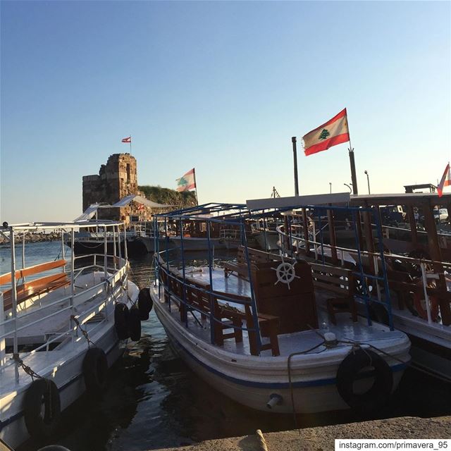  harbor  byblos  lebanon  jbeil  lebanese  flag  boats  historic ... (Byblos, Lebanon)