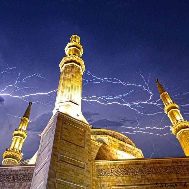 Hariri Mosque during the past thunderstorm of storm  zeinaSevere storm...
