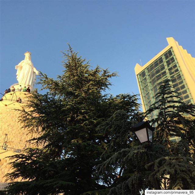  Harissa  lebanon  ladyoflebanon  instalike  instapic  livelovelebanon ... (The Lady of Lebanon - Harissa)